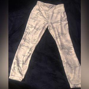 Women’s size small white and gray camouflage leggings